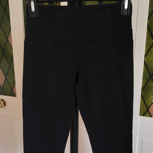Size 4 Lululemon Crops - Picture 2 of 4